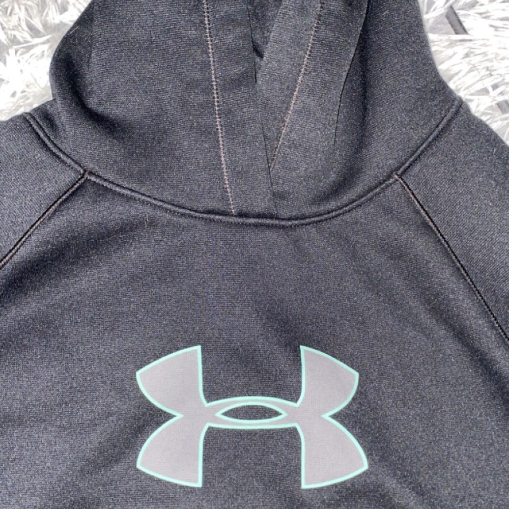 Under armour sweatshirt